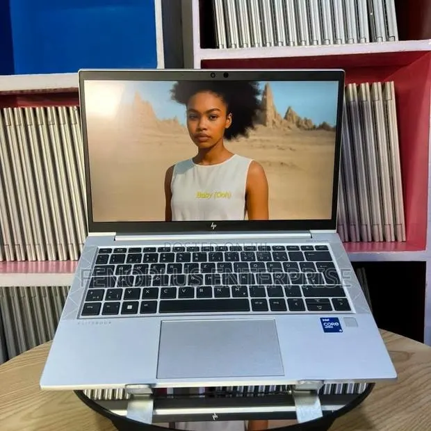 Laptop HP EliteBook 830 G8 16GB Intel Core i5 SSD 256GB · Photo 1