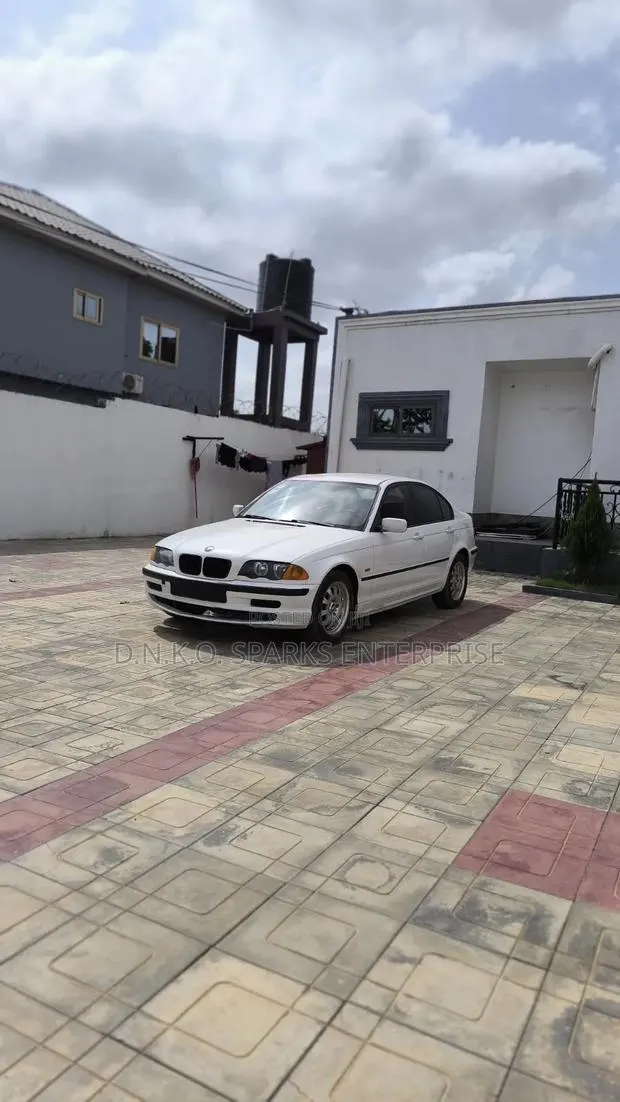 BMW 318i 2000 White · Photo 1