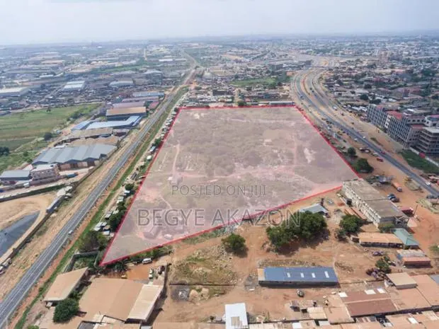 1 Acre Land for Sale at Airport · Photo 1