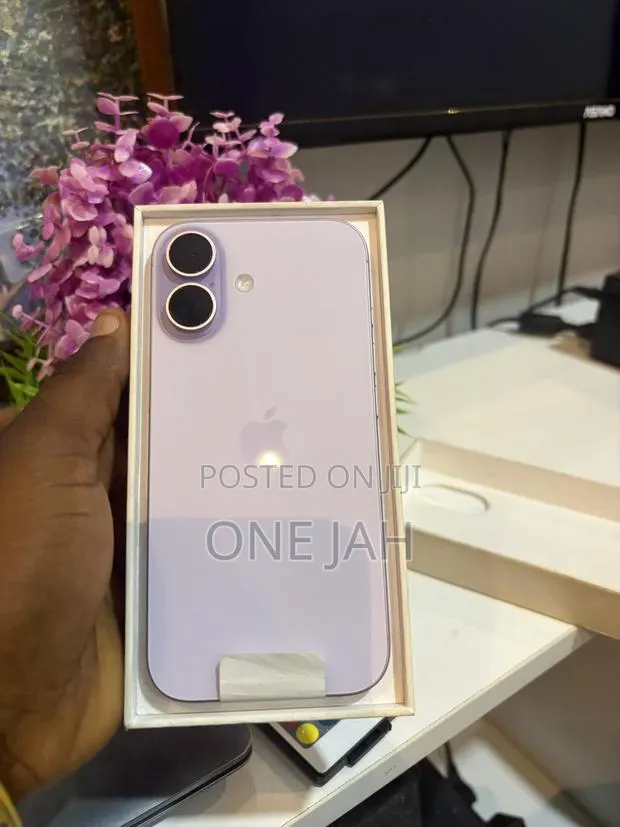 New Apple iPhone 17 256 GB Purple · Photo 1