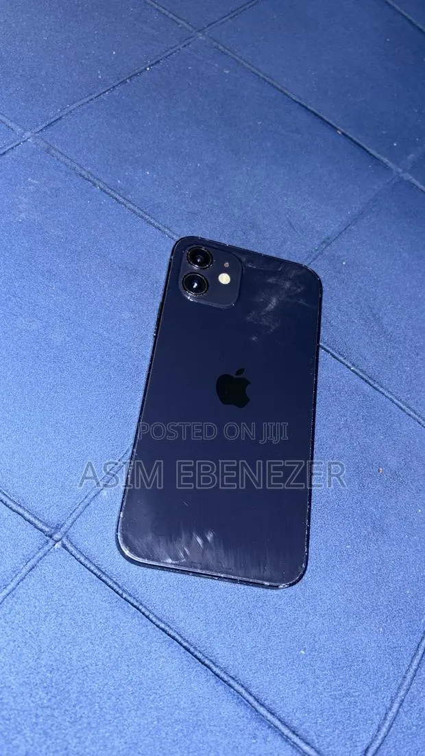 Apple iPhone 12 64 GB Black · Photo 1