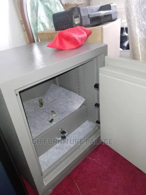 Fireproof Safe · Photo 1