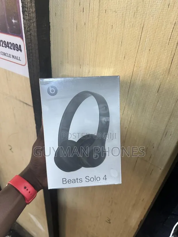 Beats Solo 4 Headphone · Photo 1