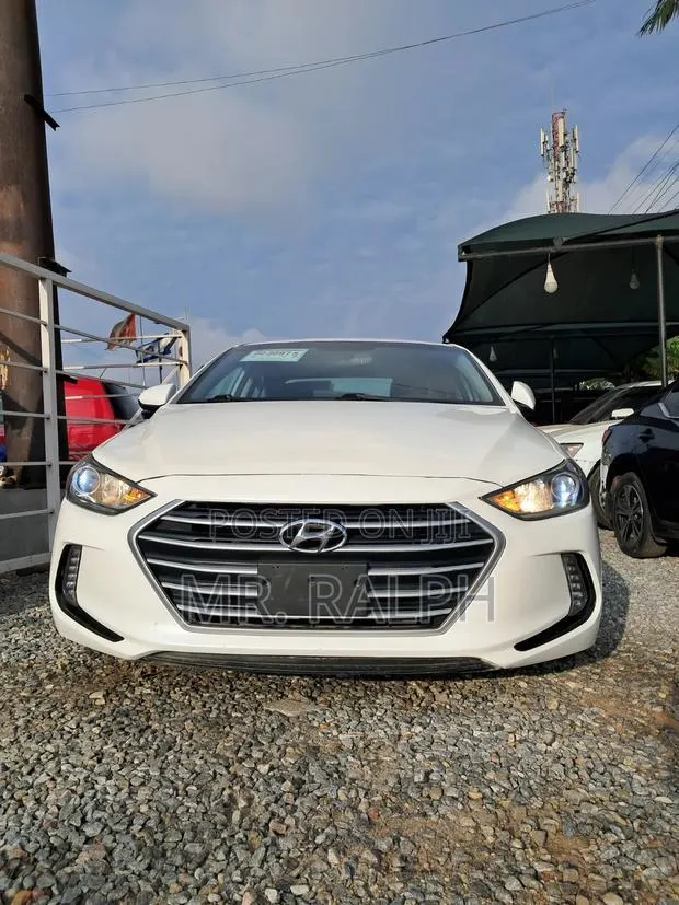 Hyundai Elantra Limited Sedan FWD (2.0L 4cyl 6A) 2017 White · Photo 1