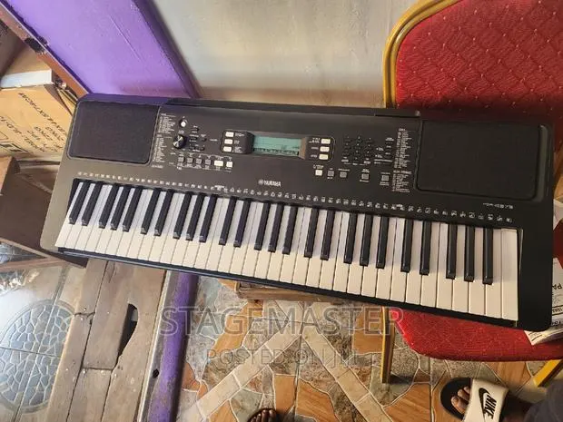 PSR E 373 Keyboard · Photo 1