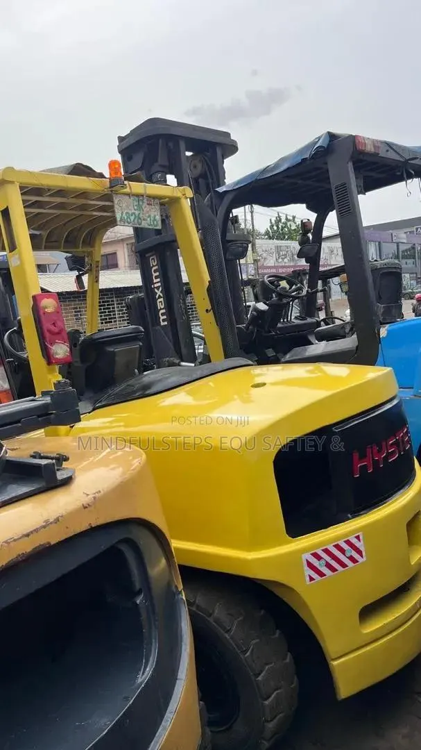 All Size of Forklift Is Available for Rent · Photo 1
