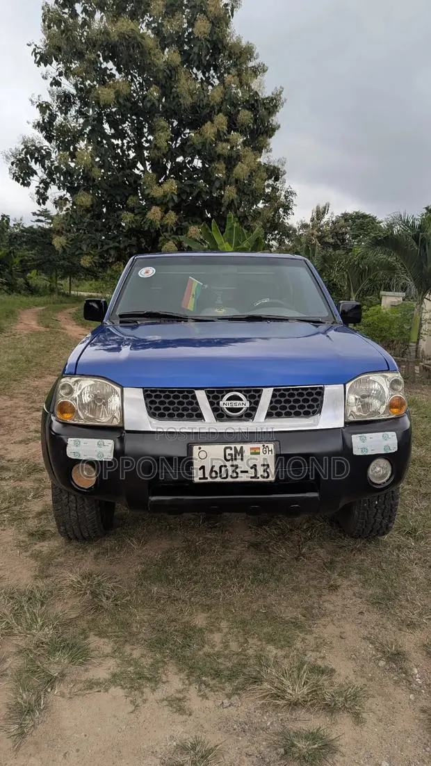 Nissan Hardbody 2013 Blue · Photo 1