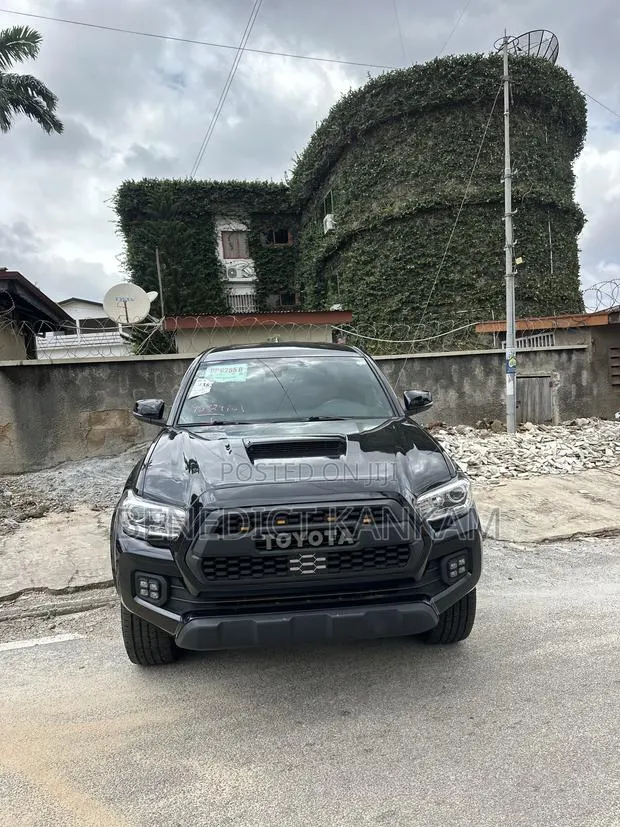 Toyota Tacoma TRD Sport 2018 Black · Photo 1