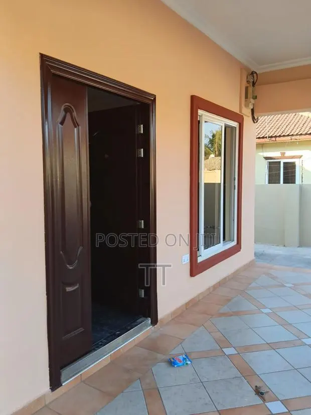 4bdrm House in Shell Sign Board, Coca Cola for rent · Photo 1