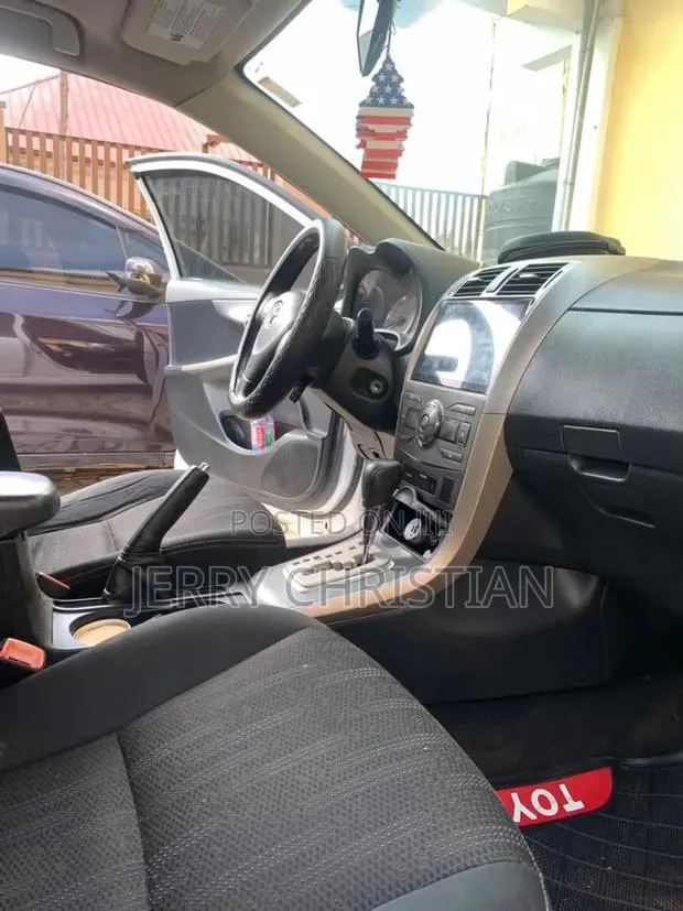 Toyota Corolla S Special Edition 4dr Sedan (1.8L 4cyl 4A) 2013 White · Photo 1