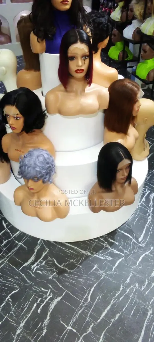 Round Shelves ( Suitable for the Display of Mannequins) · Photo 1