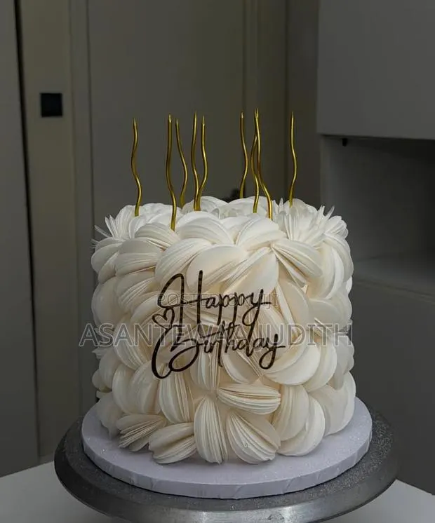 Fancy Cakes Best For Photo Shoot Or Gifts · Photo 1
