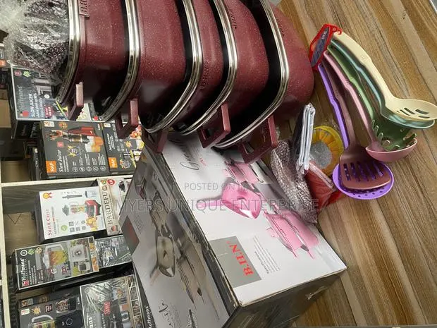 21 PCS Cookware Set Including Cooking Ladles, Apron, Etc. · Photo 1