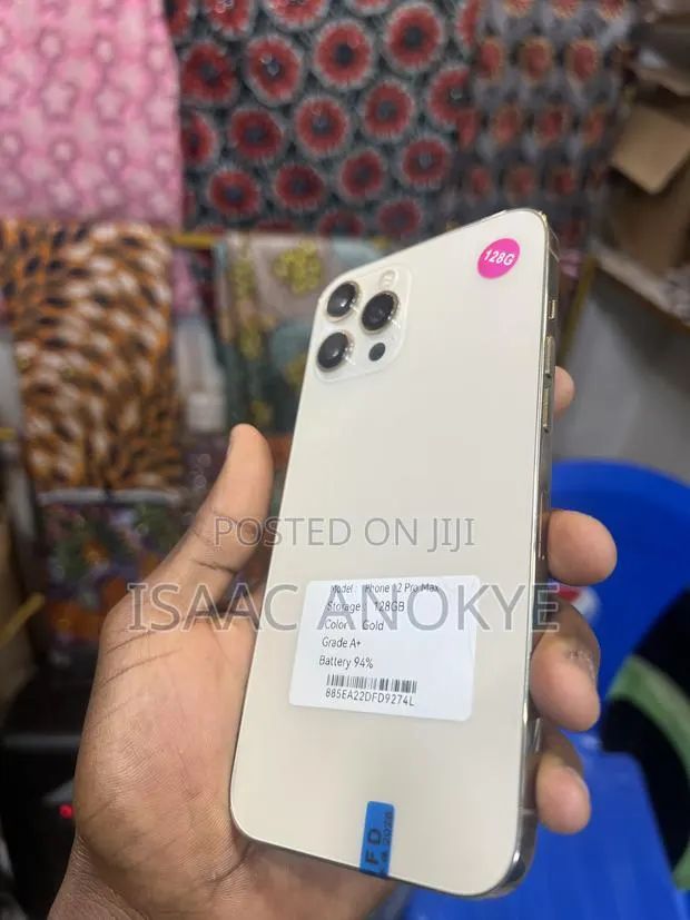 Apple iPhone 12 Pro Max 128 GB Gold · Photo 1