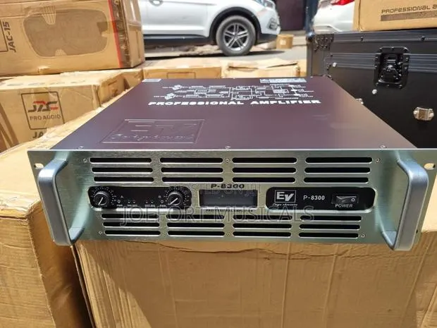 EV P8300 Bass Amplifier · Photo 1