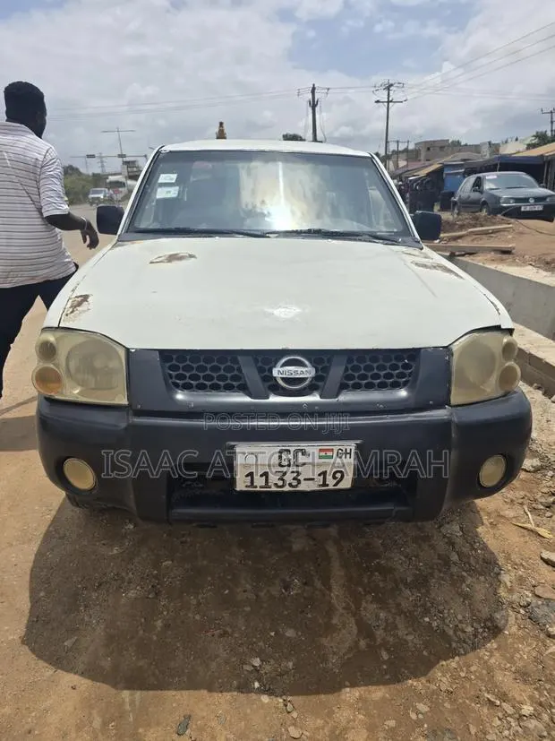 Nissan Hardbody 2014 White · Photo 1