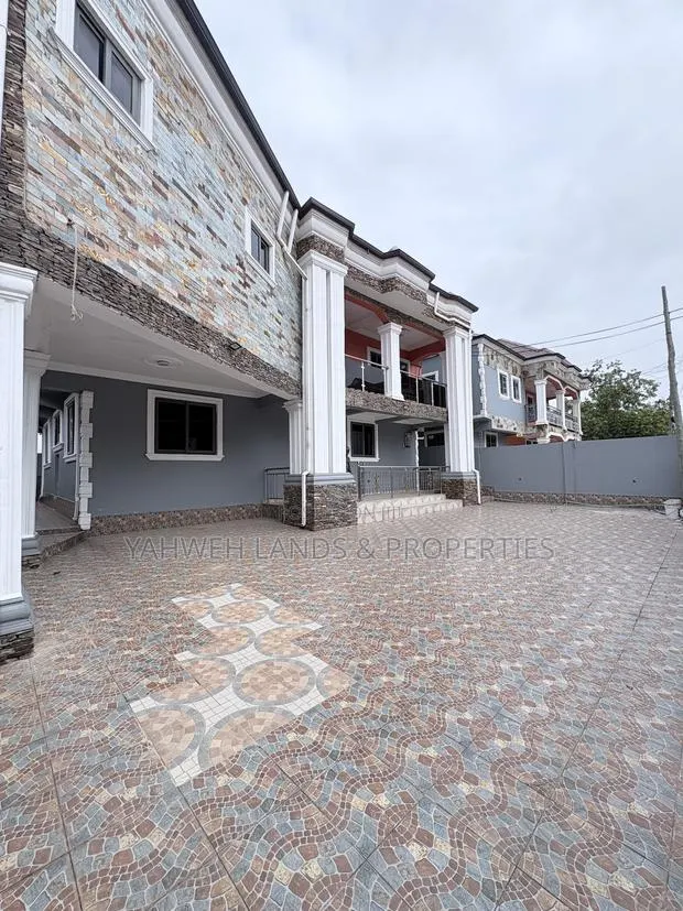5bdrm Duplex in Akuaba Estate, Spintex for rent · Photo 1