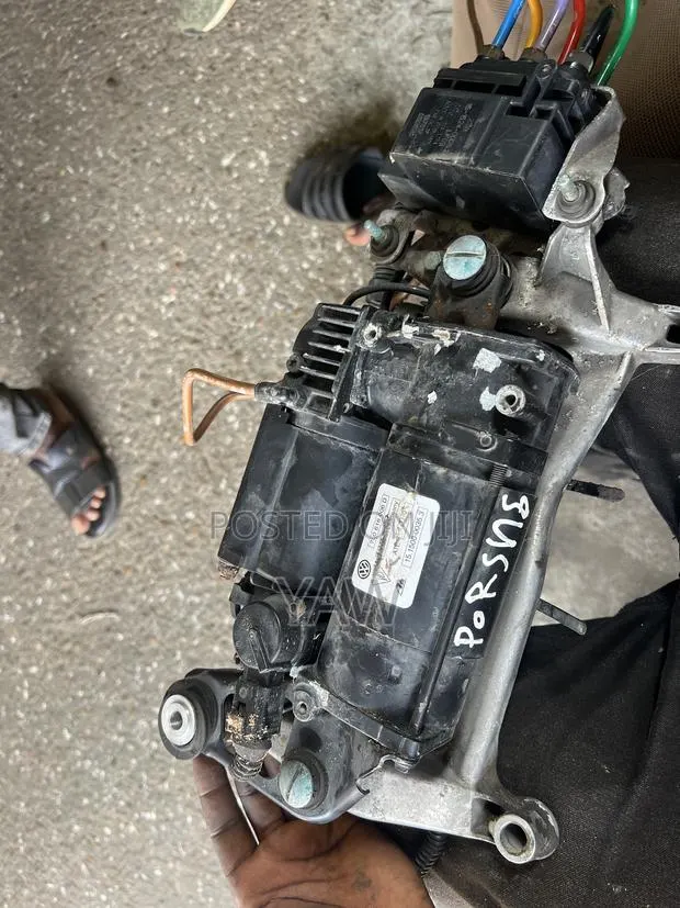 Porsche Cayenne 2005-2010 Air Compresso · Photo 1