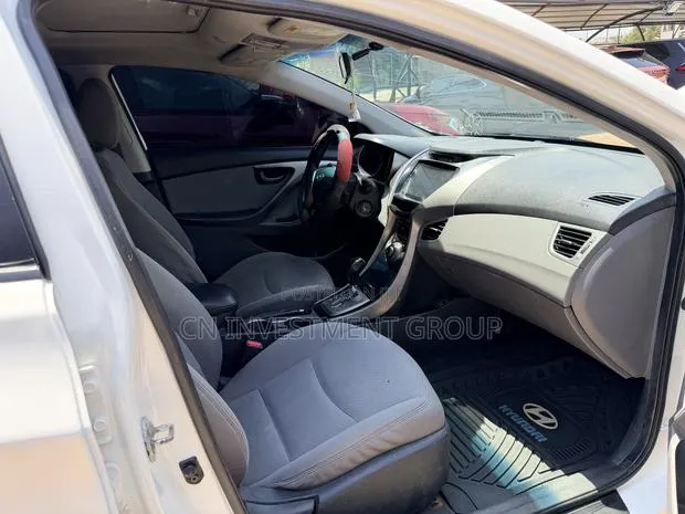 Hyundai Elantra GLS Sedan FWD (1.8L 4cyl 6M) 2013 White · Photo 1