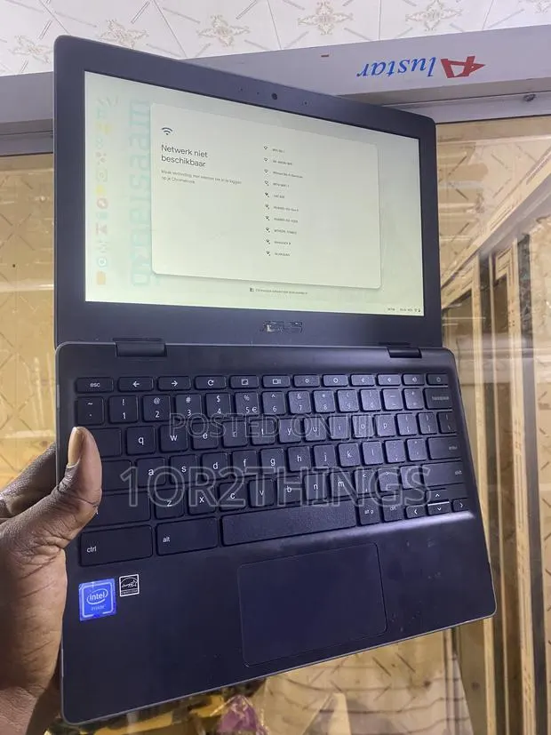 Laptop Asus 4GB Intel SSD 60GB · Photo 1