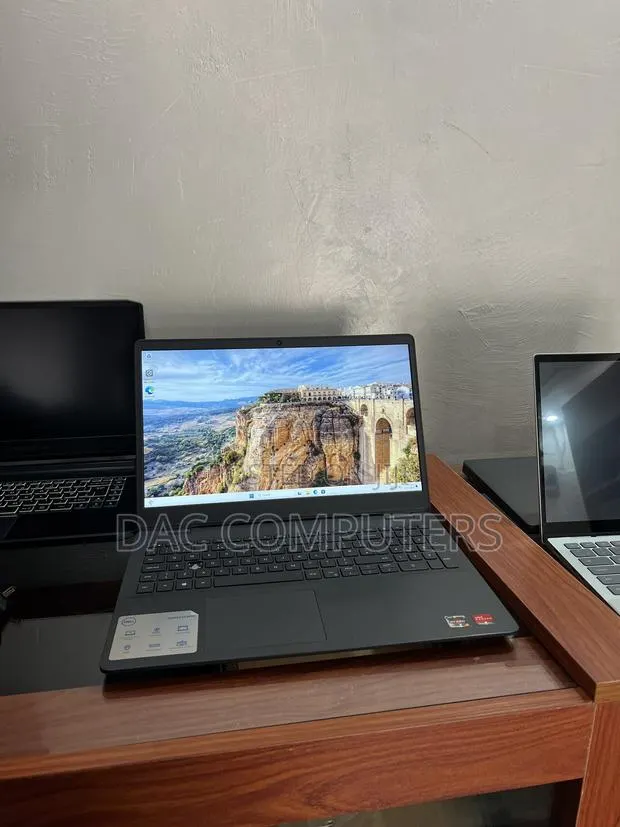 Laptop Dell Inspiron 3542 8GB AMD Ryzen 5 SSD 512GB · Photo 1