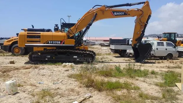 375 Excavator Available in Cash Payment Only No Installments · Photo 1