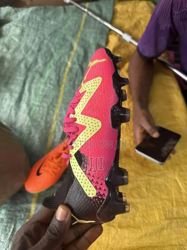 Kids Football Boots ~ New Used · Photo 1
