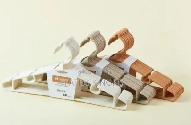 QYS Plastic Hanger (8-Pack) · Photo 1