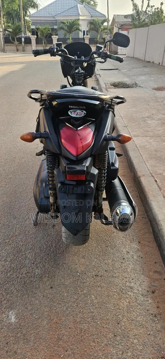 Honda Hornet 2018 Black · Photo 4