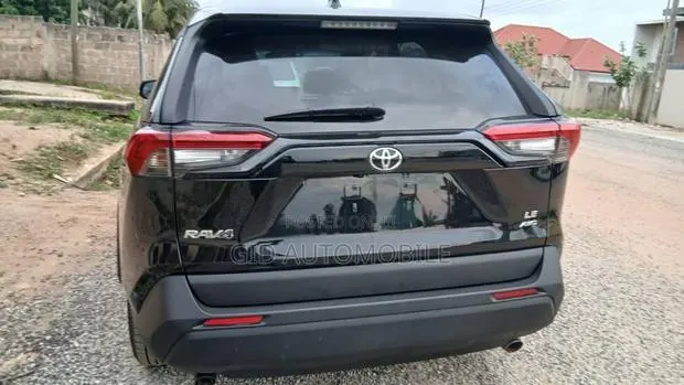 Toyota RAV4 2023 Gray · Photo 1