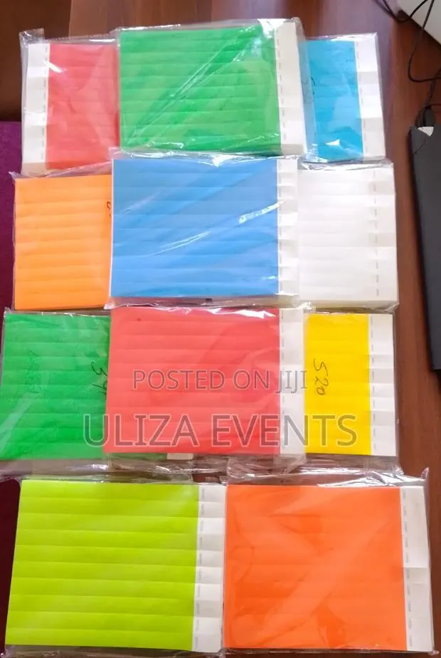 Event Paper Wristbands // Swimming // Waterproof · Photo 1