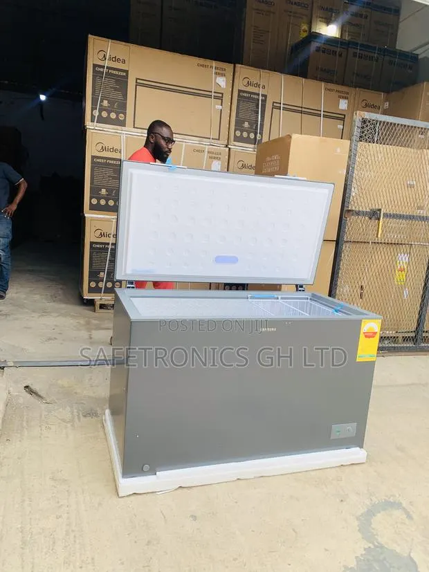 Get Premium Samsung 371l Chest Freezer (Model Ri70f37v1gagh) Grey · Photo 1