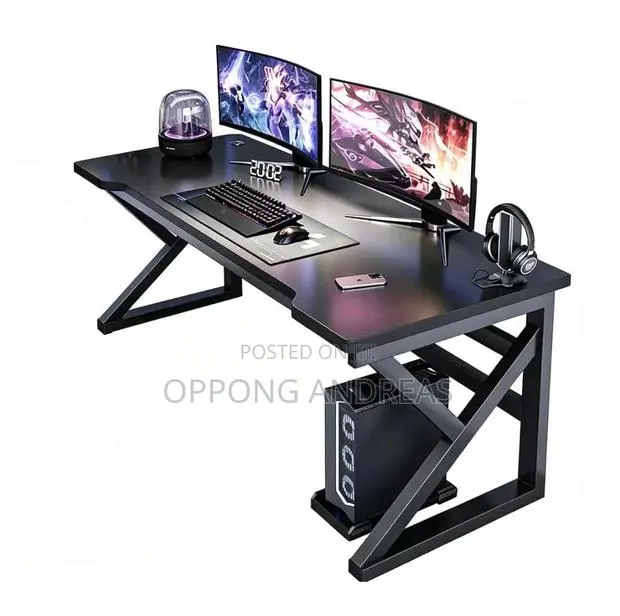 Gaming Table – Ergonomic Gaming Desk With Carbon Fiber Finish · Photo 1