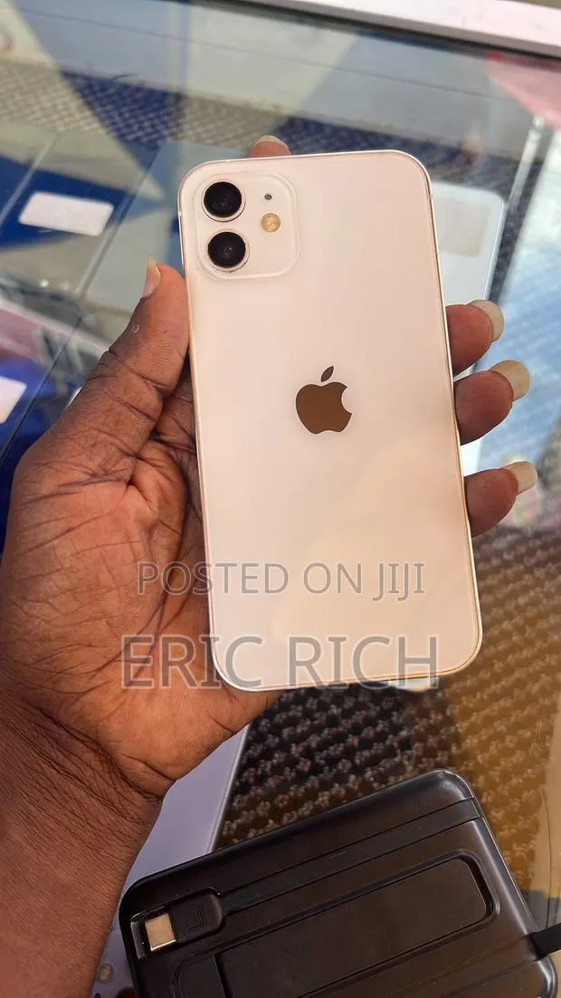 Apple iPhone 12 64 GB White · Photo 1