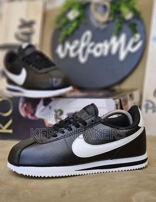 Nike Cortez B W · Photo 1