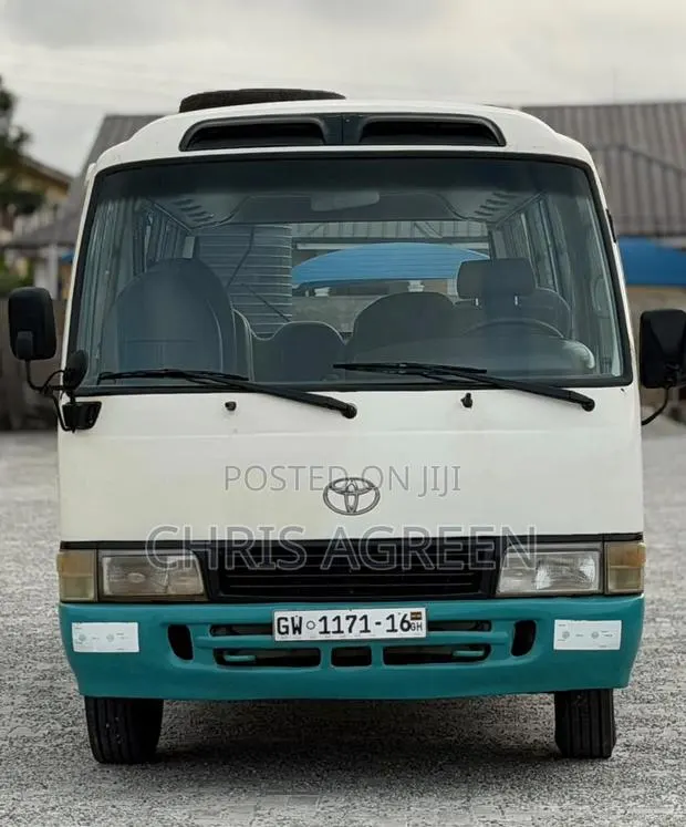 Toyota Coaster 2016 White · Photo 1