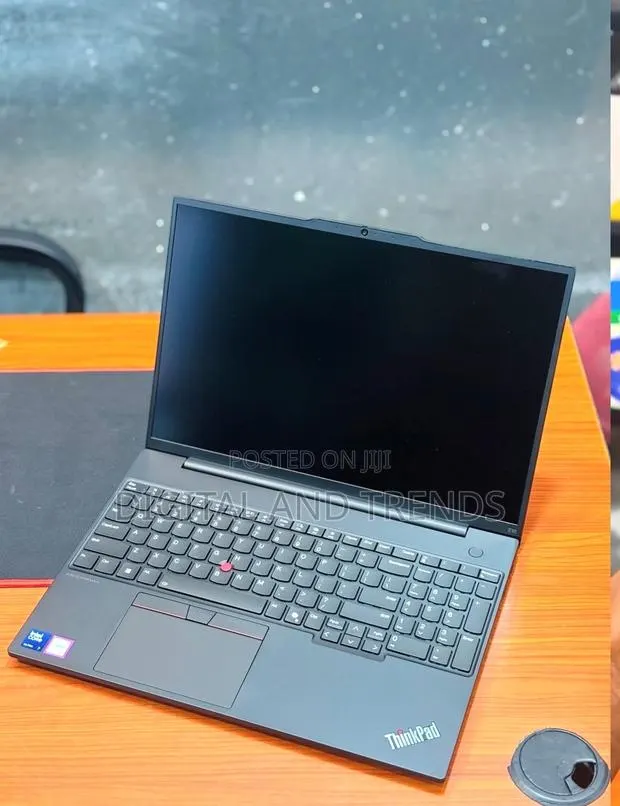 New Laptop Lenovo ThinkPad E14 Gen 5 16GB Intel Core i5 SSD 512GB · Photo 4