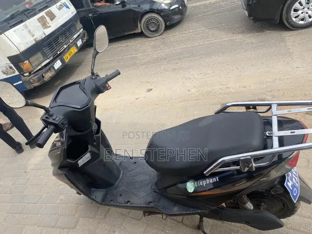 Motorcycle 2025 Black · Photo 1