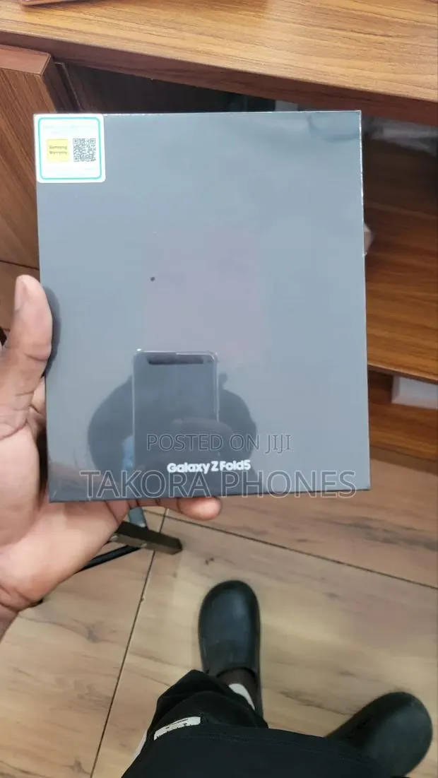 New Samsung Galaxy Z Fold 5 512 GB Blue · Photo 1
