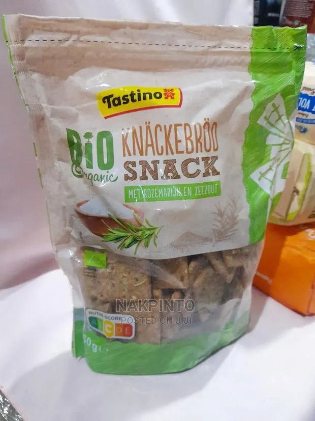 Organic Crispy Crispbread Snack With Rosemary and Sea Salt · Photo 1