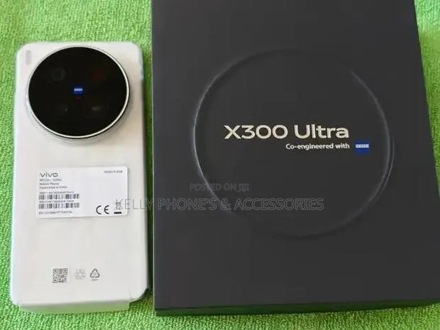 New Vivo X300 Ultra 512 GB Silver · Photo 1