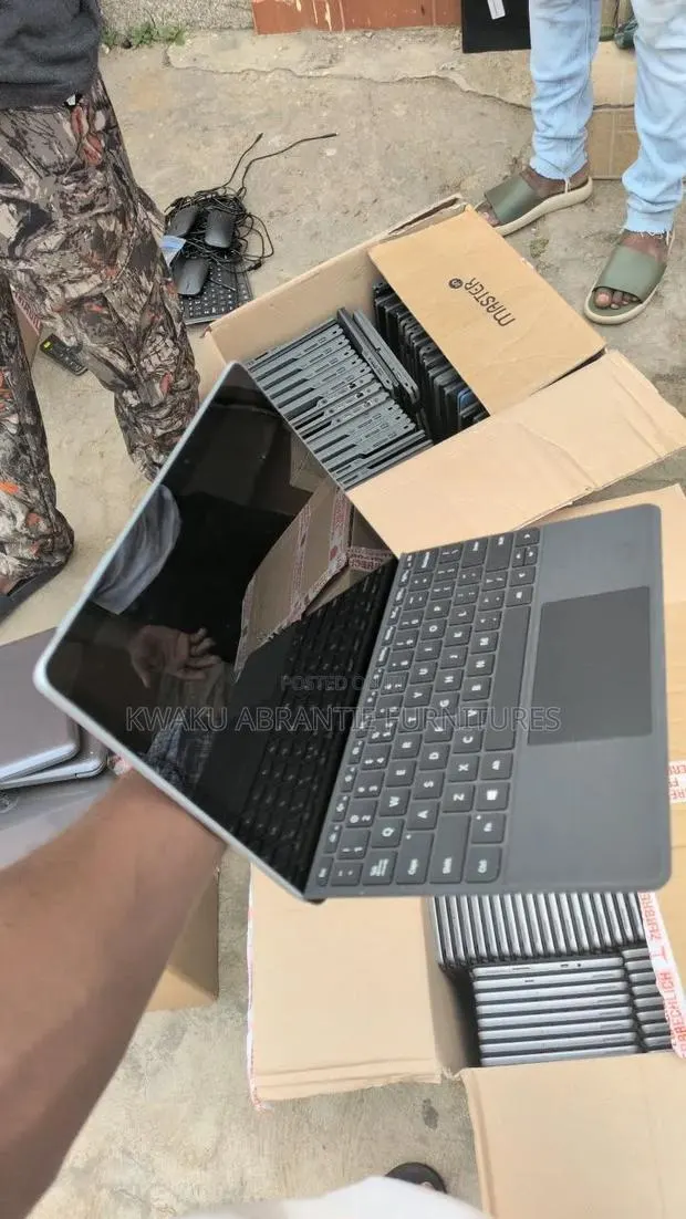 New Laptop Microsoft Surface Laptop 3 8GB Intel Core M3 SSD 128GB · Photo 1