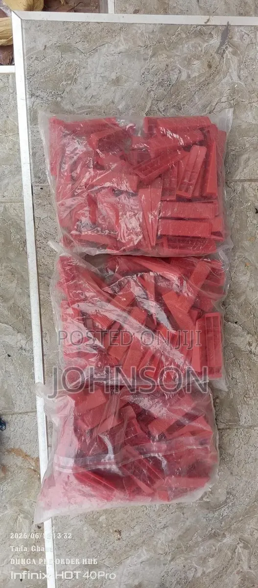 Tiles Leveling Spacer/Wedges 1.5/2mm · Photo 1