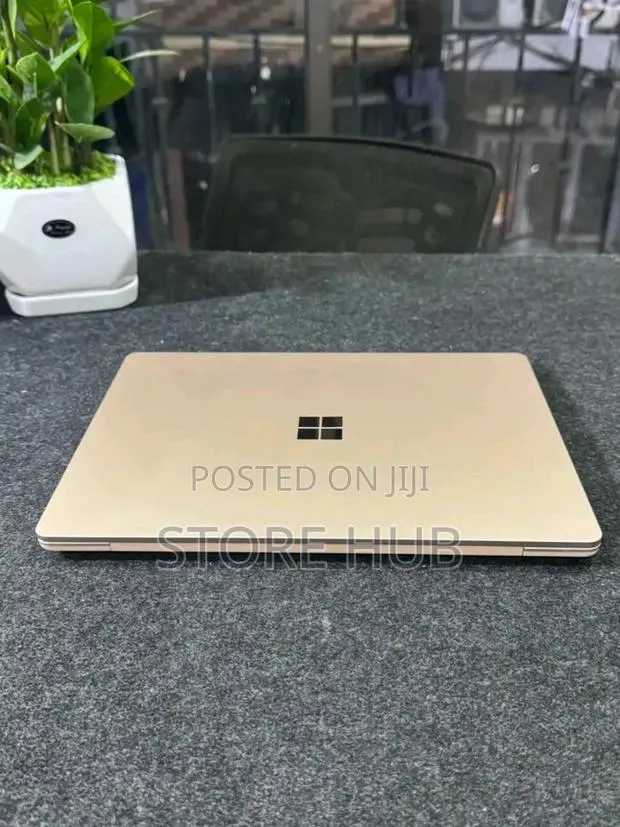 New Laptop Microsoft Surface Laptop Go 2 16GB Intel Core i5 SSD 512GB · Photo 1