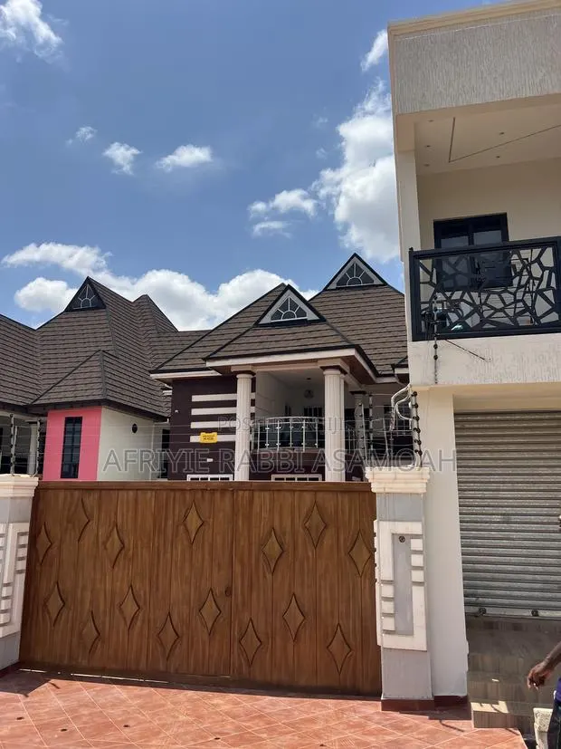6bdrm House in Santasi Anyinam, Kumasi Metropolitan for sale · Photo 1