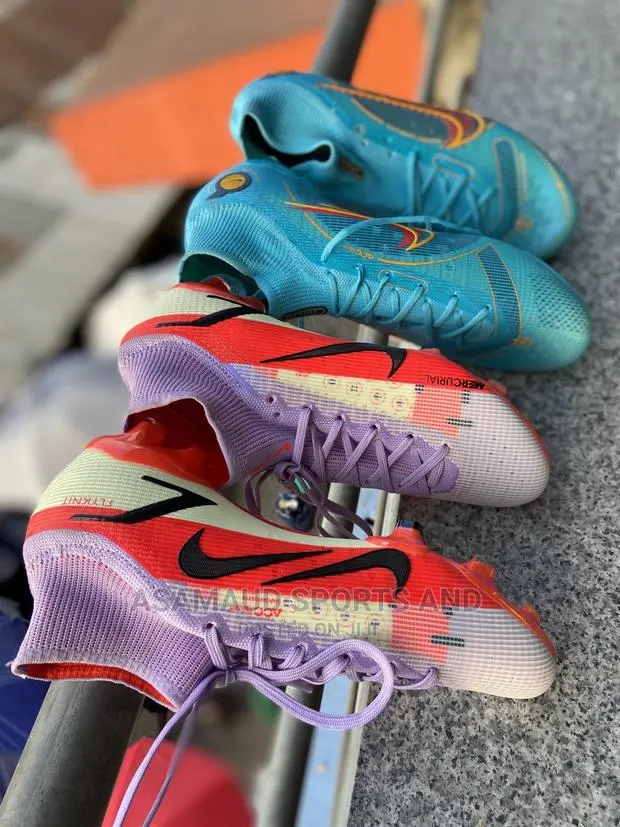 Original Football Cleat at Cool Price · Photo 1