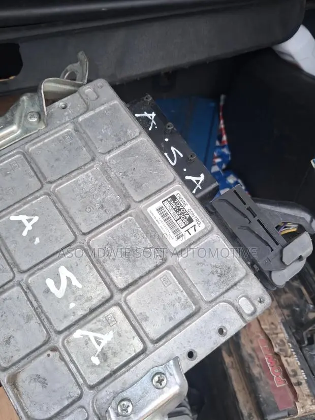 Toyota Vitz and Beta Engine Control Board · Photo 1