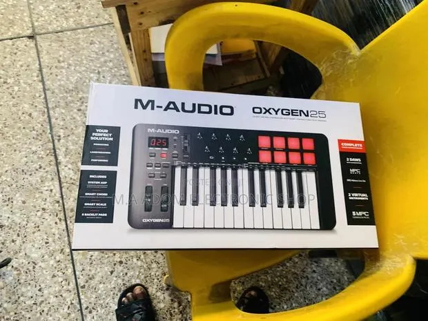 M-audio 25 Mini Key Board Controller With Rhythm Pad · Photo 1