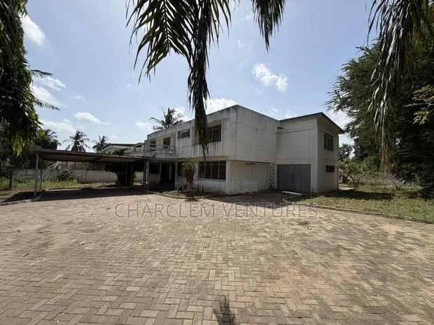 Land With Old Property for Sale at Airport Area · Photo 1