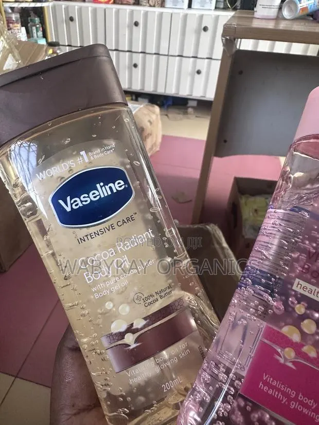 Vaseline Intensive Care Body Oil · Photo 1